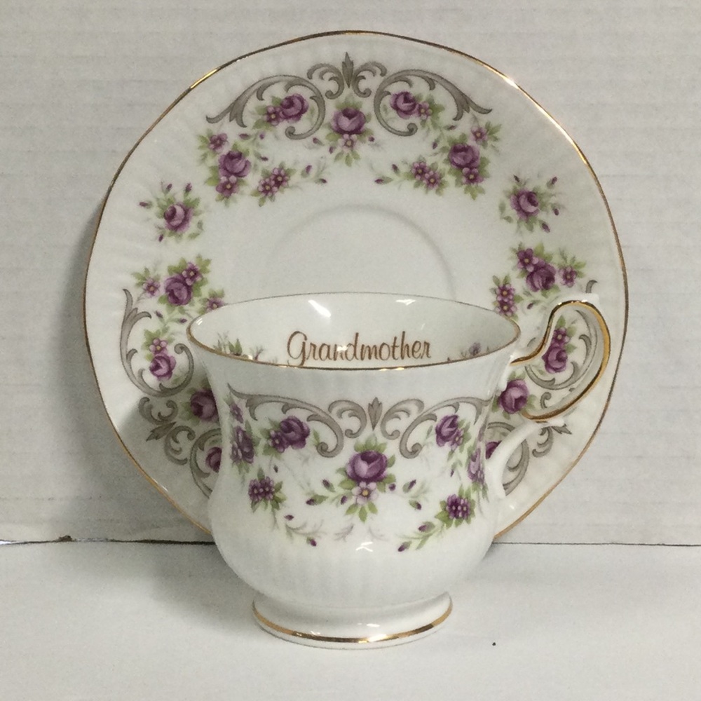 Queens Rosina Bone China Teacup/Saucer Purple Floral Gold Trim ‘Grandmother’ VTG